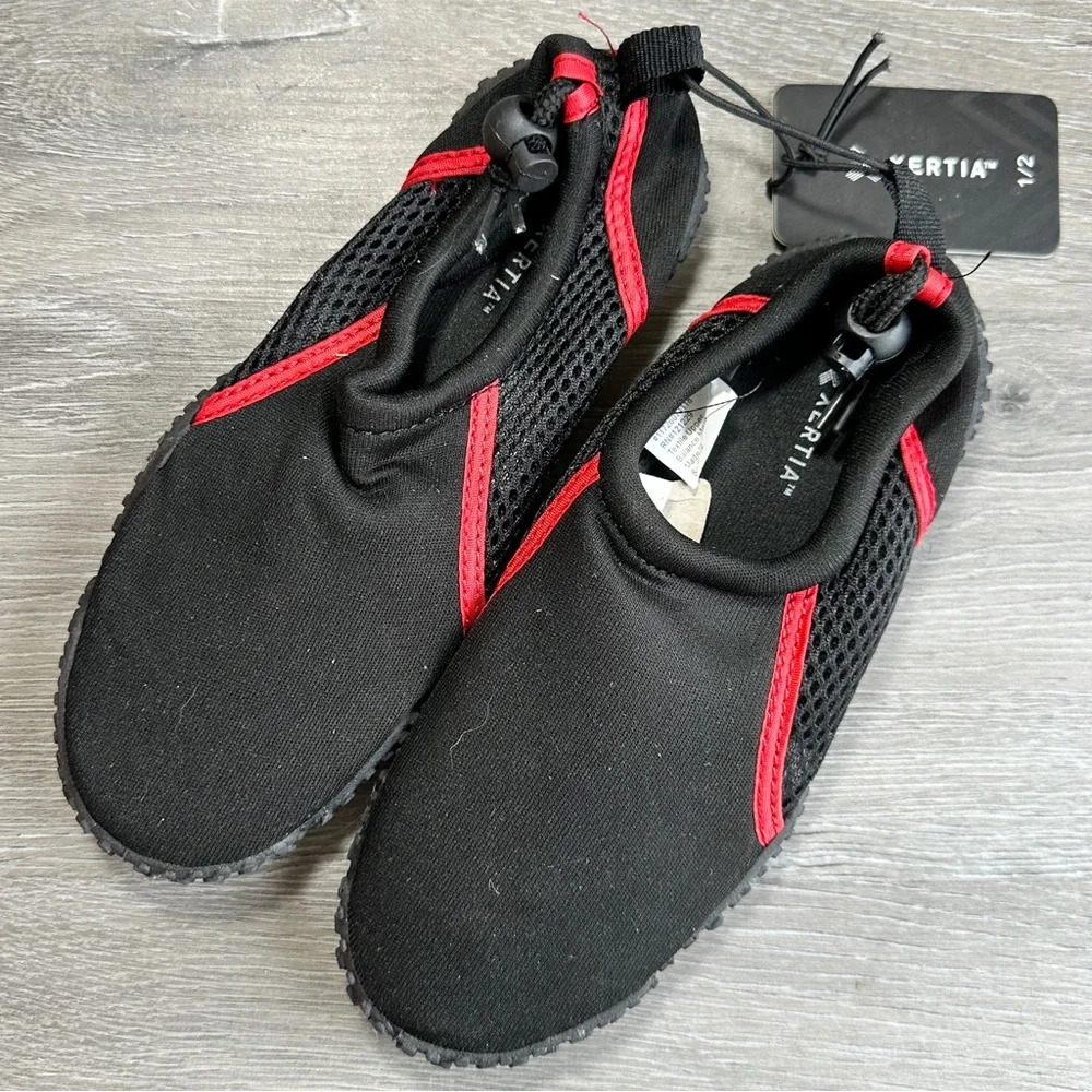 Xertia Water Shoes NWT Sz 1/2